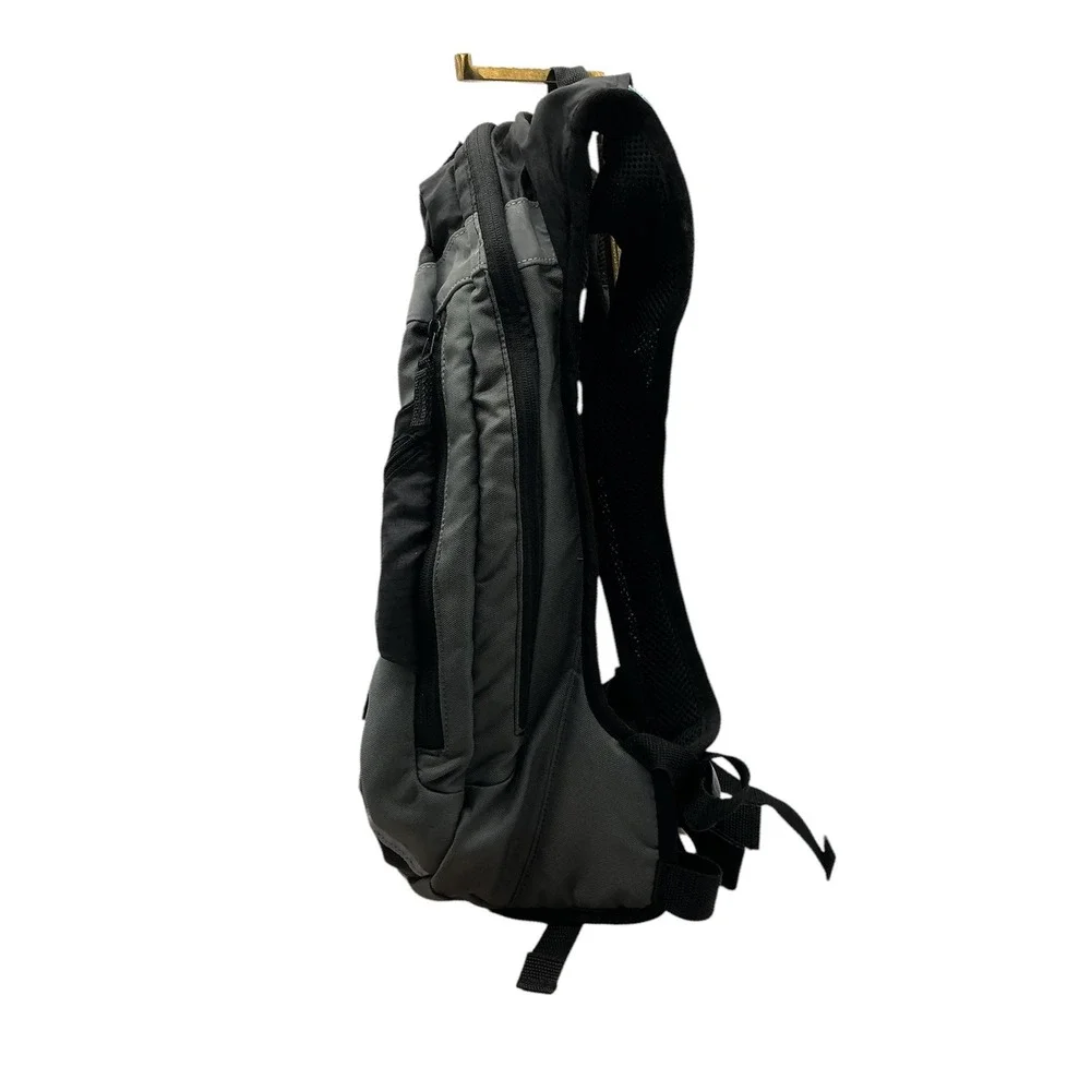 Coleman MAX Hydration Backpack 2L Water Reservoir Black Grey Hiking Pack 854 CI‎